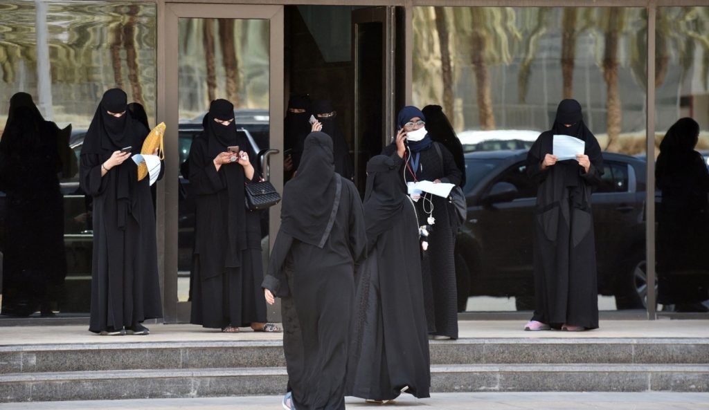 المرأة الخليجية تكسر تابوهات مغلقة وتقتحم فضاء القضاء بقوة
