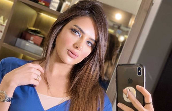 عملية ابتزازمقيتة..إعلامية سعودية تكشف كيف انتشر فيديو خادش للحياء لها
