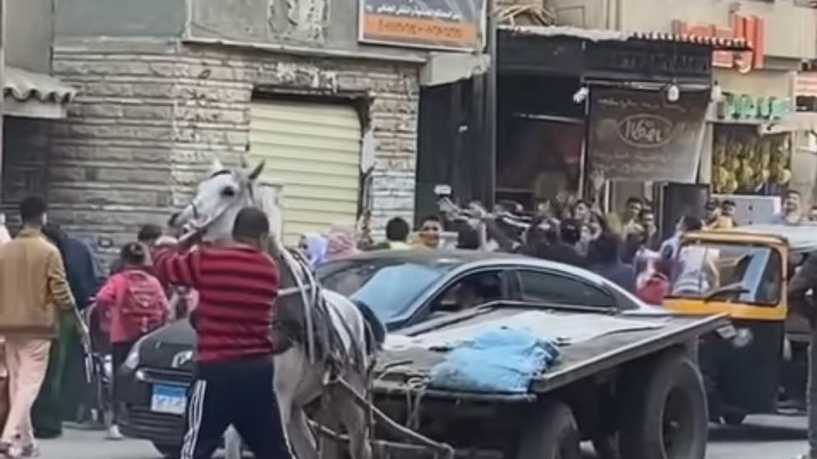 "دخن سيجارة أمام جثتها".. مصري "يقتل" زوجته بدم بارد
