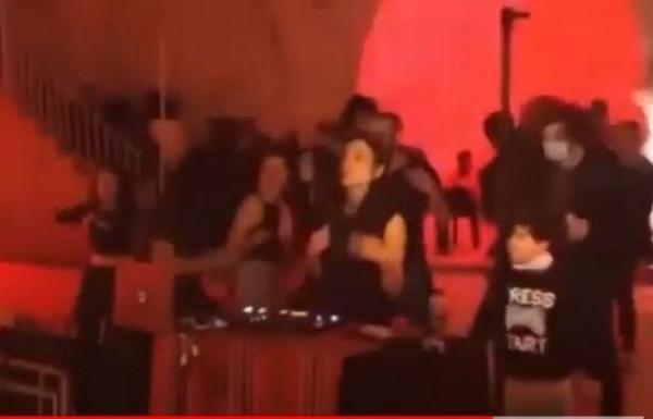 فيديو: حفل صاخب في مسجد..يثير الغضب في فلسطين !
