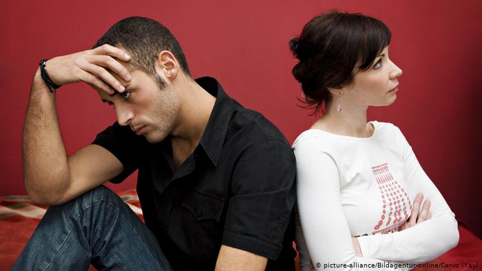 أنجبت منه طفلا.. سيدة تقاضي صديقها لتقاعسه في الزواج منها

