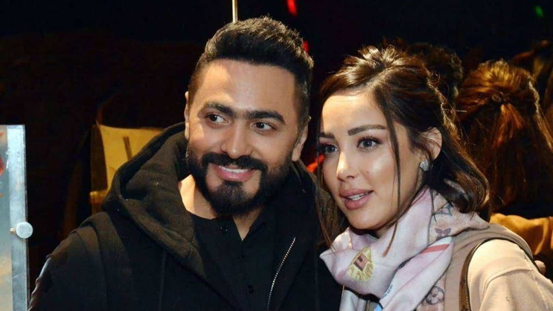 بعد أنباء الانفصال.. تامر حسني لزوجته: "متهورة بس بحبك"
