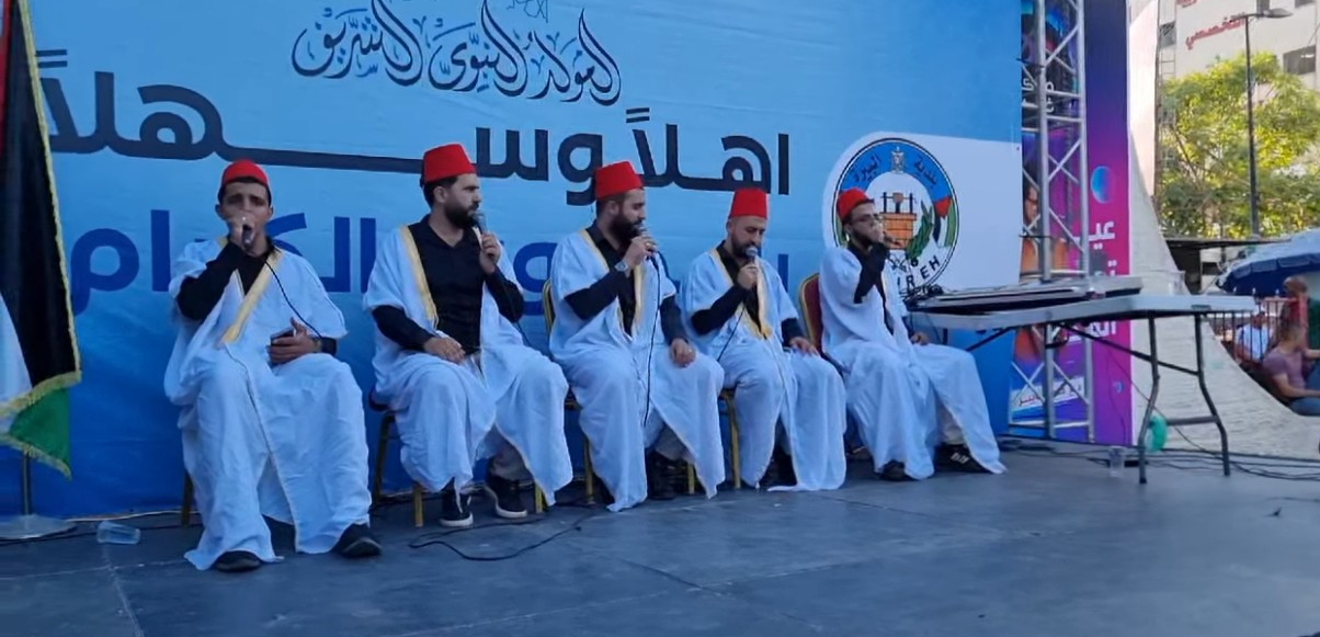 بلدية البيرة تحيي ذكرى المولد النبوي الشريف في احتفاليات دينية 