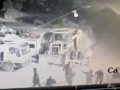 مستوطنون يهاجمون مركبات فلسطينية بحوارة
