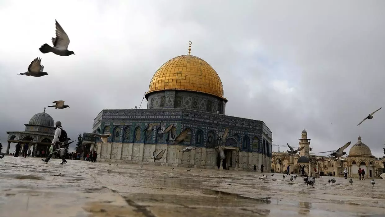 بسبب كورونا.. إغلاق الأقصى وقبة الصخرة بالقدس
