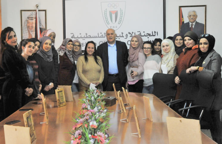الرجوب يكرم الكادر النسوي العامل في اللجنة الأولمبية

