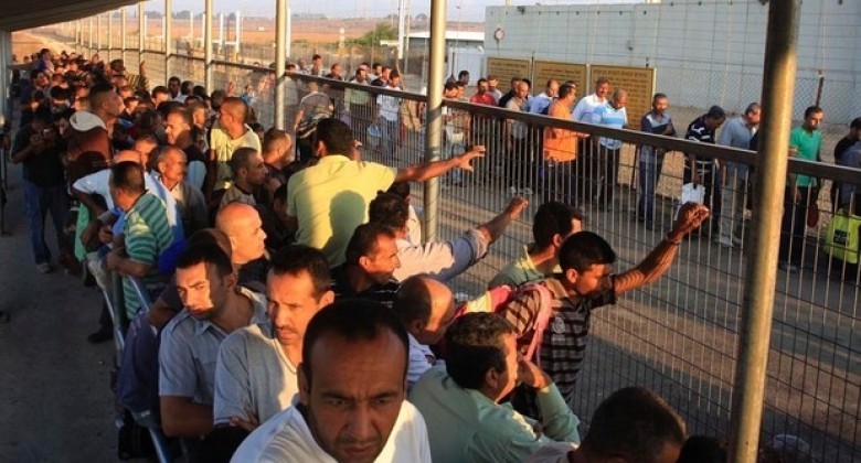 اسرائيل تدرس إمكانية السماح لآلاف الفلسطينيين بالمبيت
