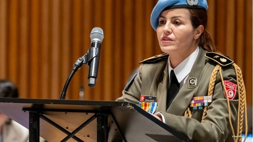 "المرأة قادرة".. ضابطة حفظ سلام تونسية تفوز بجائزة أممية
