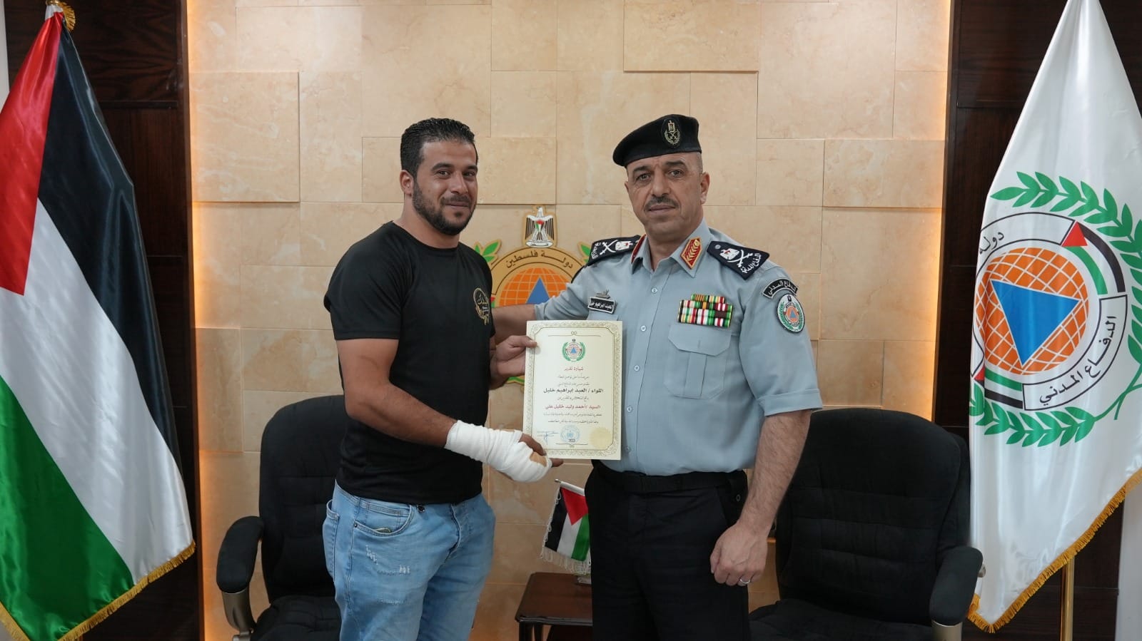 فيديو.. إشادات وتكريم لشاب فلسطيني أنقذ طفلة من الموت
