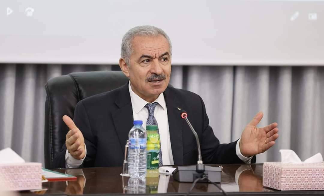 اشتية يدين انتهاكات الاحتلال بحق النساء بالخليل
