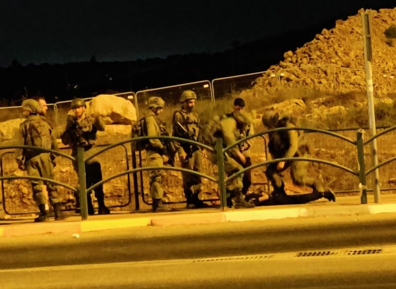 الاحتلال يعتقل شابة في القدس المحتلة
