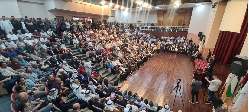 عشائر الخليل ترفض الدخالة والتحصيل من خلال الخارجين عن القانون وترفع الغطاء العشائري عنهم

