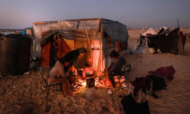 موائد رمضان بلا طعام.. وهموم جديدة على أكتاف النساء في غزة !


