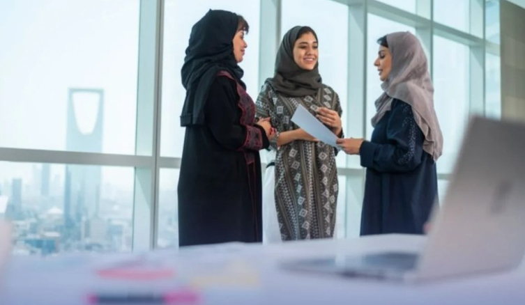المرأة السعودية.. إنجازات وشراكة في بناء المستقبل
