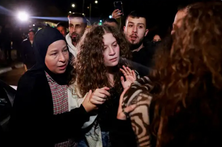 الاحتلال يفرج عن 30 معتقلا بينهم 15 إمرأة و15 طفلا
