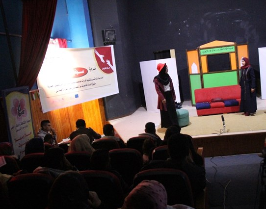 غزة- ناجيات من العنف الاجتماعي يناهضن العنف من خلال المسرح
