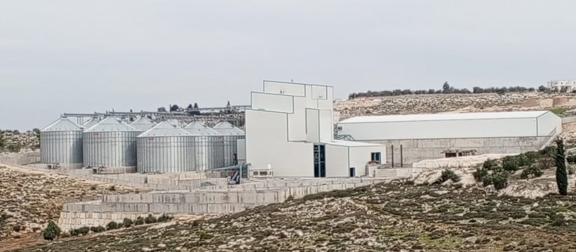 الوكالة الأمريكية للتنمية الدولية (يو أس إيد) تدعم أكبر مصنع فلسطيني لأعلاف الحيوانات في الضفة الغربية بالشراكة مع إزدهار
