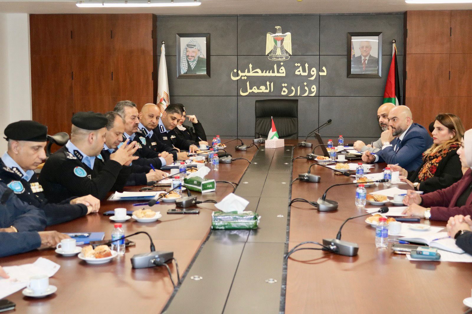 نحو تعزيز التعاون المؤسسي: وزارة العمل والشرطة الفلسطينية تعزز الشراكة المشتركة