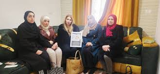 مؤسسة أدوار وبلدية بيت عوا: زيارة تضامنية لأهالي الشهيدات والمصابات وتأكيد على استمرار الدعم النفسي والمجتمعي

