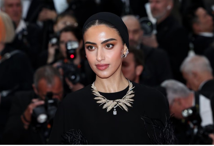 المؤثّرة السعودية يارا النملة: "الشرق الأوسط يعيد تعريف الجمال عالميًّا"