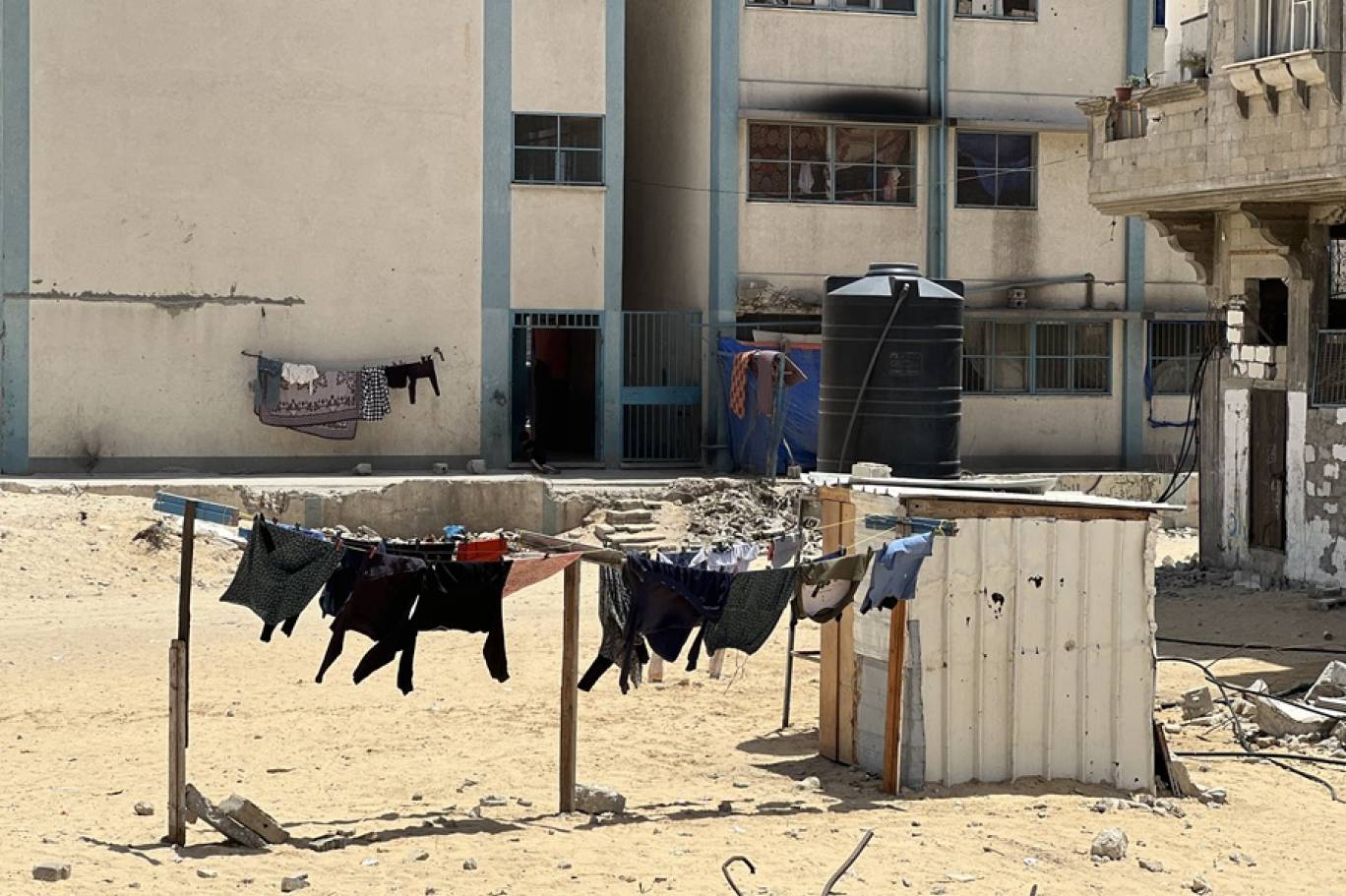 شُح المراحيض والحمامات يهدد الصحة العامة في قطاع غزة
