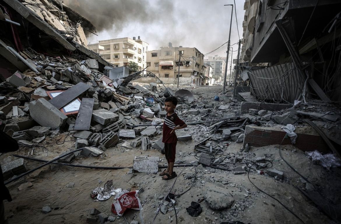 في يوم الطفل الفلسطيني: 19 ألف طفل شهيد... طفولة مسلوبة وإرادة تعليم لا تُكسر

