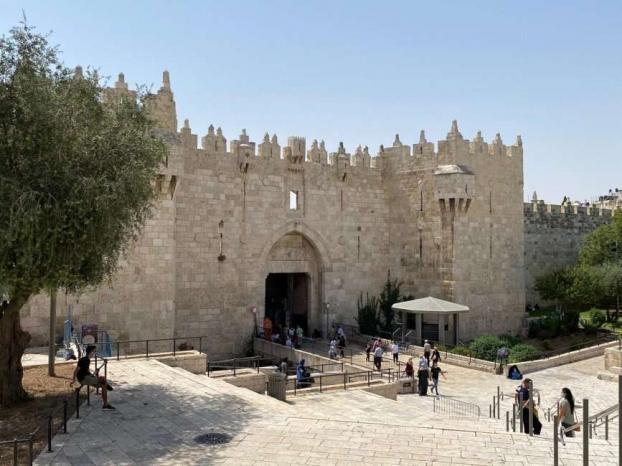 بين الخسارة والأمل… تجار القدس القديمة يواصلون الصمود