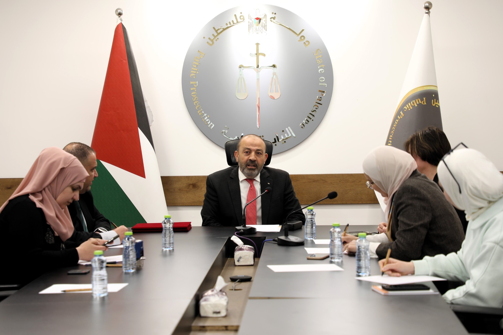 النيابة العامة ومؤسسة "أرض الإنسان" السويسرية توقعان مذكرة تعاون لتعزيز منظومة عدالة الأطفال في فلسطين