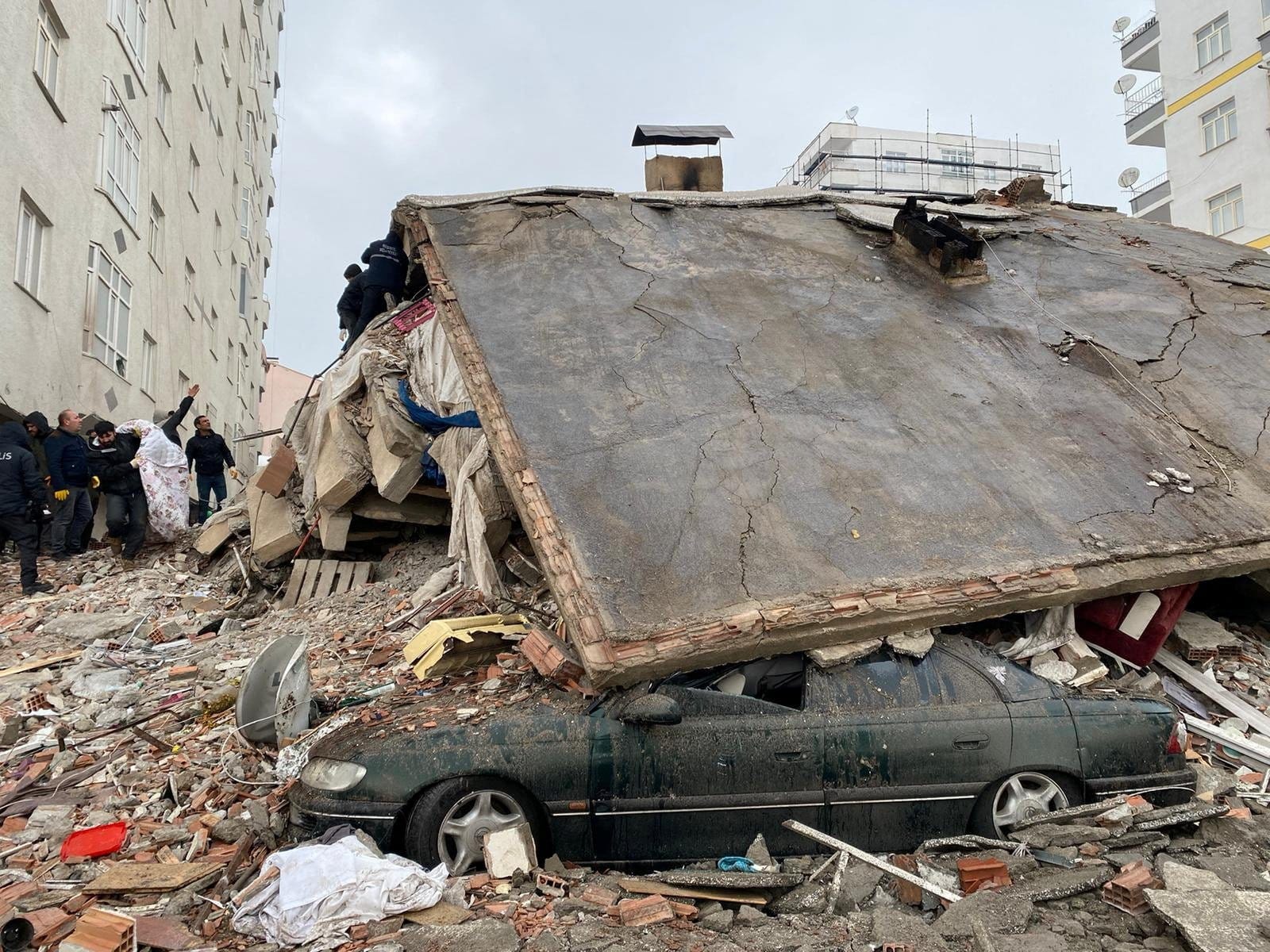 سفيرنا في سوريا: مصرع 8 فلسطينيين بينهم 3 أطفال جراء الزلزال