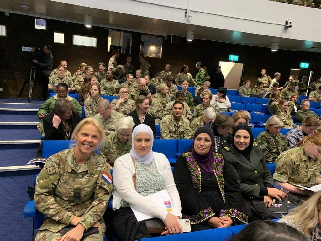 صوت| رئيس وحدة النوع الاجتماعي في وزارة الداخلية تشارك في مؤتمر شبكة النساء في الخدمة-بالجيش البريطاني