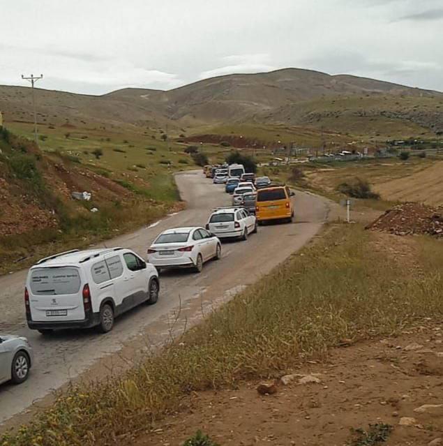 الاحتلال يواصل تشديد إجراءاته على حاجز الحمرا في الأغوار

