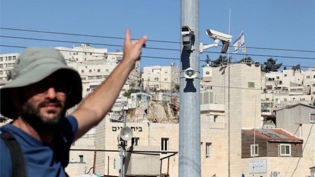 العفو الدولية: "الذئب الأحمر" نظام مراقبة إسرائيلي لترسيخ نظام "الأبارتهايد" ضد الفلسطينيين
