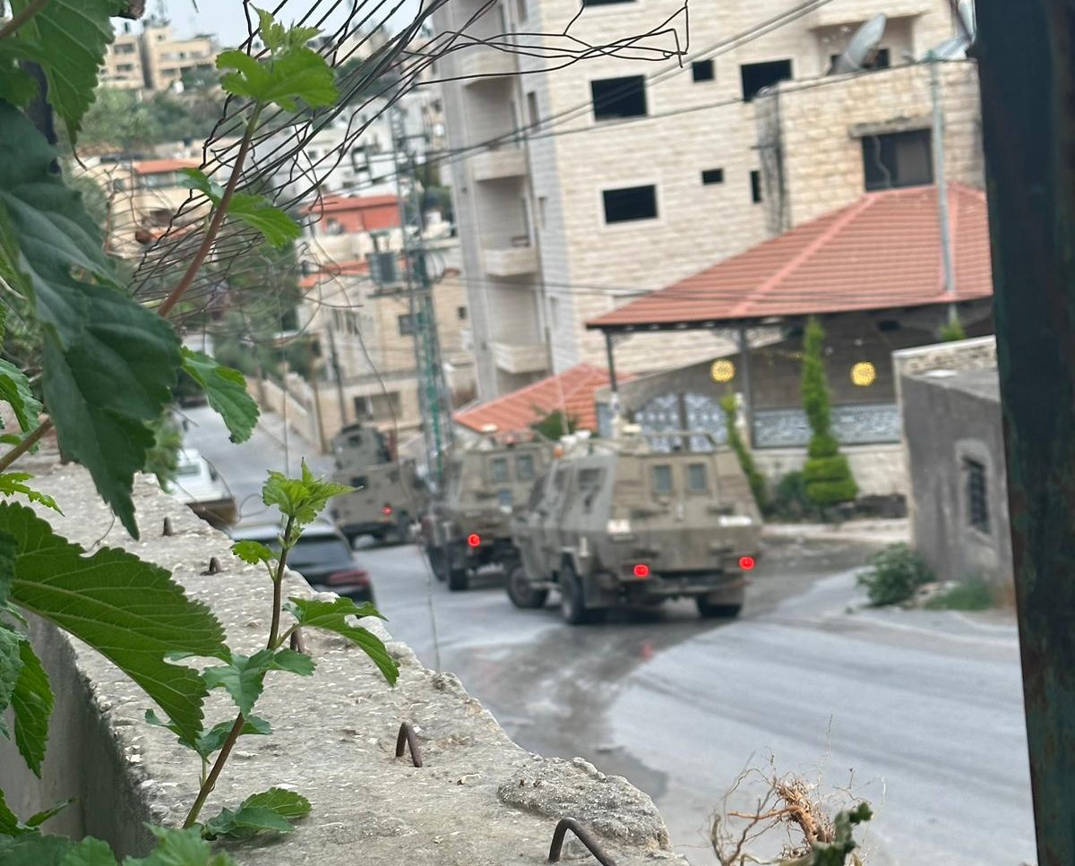 الاحتلال يصيب شابا ويعتقل 3 آخرين خلال اقتحام مدينة جنين
