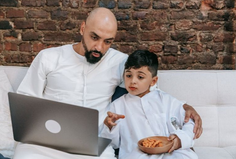 متساهل أم مستبد أم ديمقراطي.. أي نوع من الآباء أنت؟
