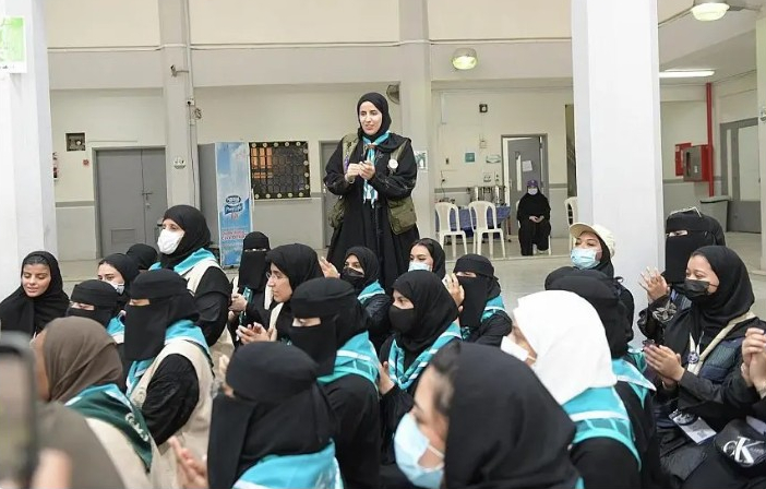 مشاركة فاعلة لفتيات الكشافة السعوديات في خدمة الحجاج

