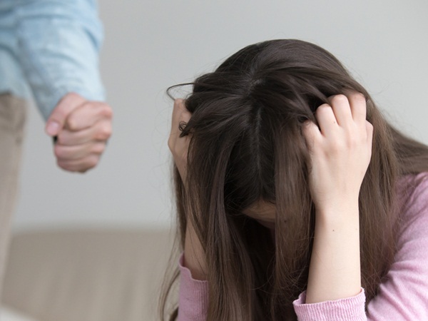 أحكام رادعة بانتظار تحرك مجتمعي.. هل توقف العنف ضد المرأة في مصر؟
