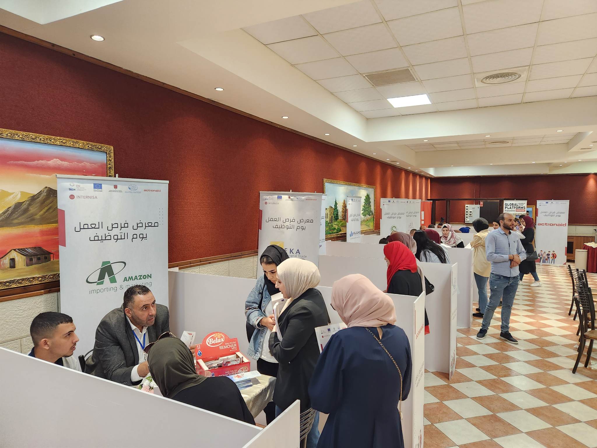 صوت| مؤسسة اكشن ايد  فلسطين .. تنظم معرض فرص العمل "يوم التوظيف بالشراكة مع غرفة وتجارة وصناعة بيت لحم  ضمن مشروع انترنيسا"

