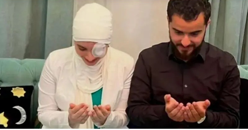 بعدما فقدت بصرها.. صور لخطوبة البلوغر المصرية سارة محمد

