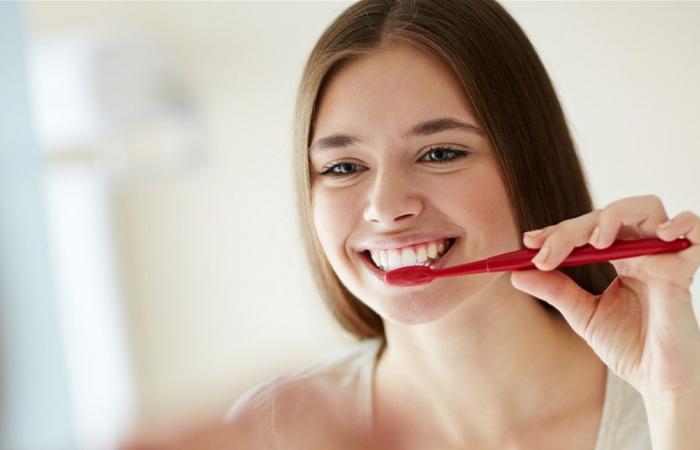 ماذا يحدث إذا لم تنظف الأسنان أسبوعا كاملا؟
