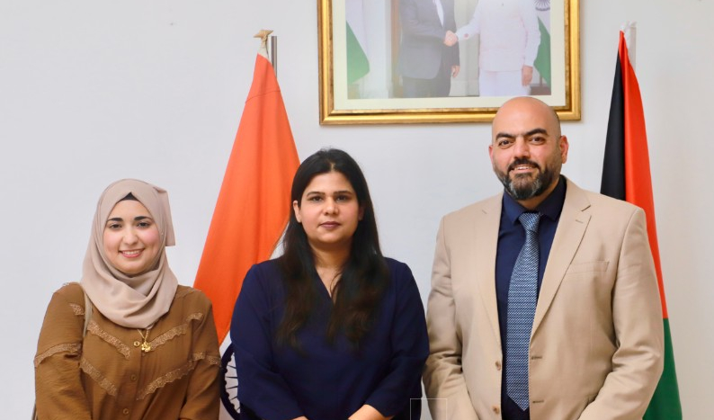 المدير التنفيذي للصندوق الفلسطيني للتشغيل يبحث سبل التعاون مع السفيرة الهندية الجديدة لدى فلسطين

