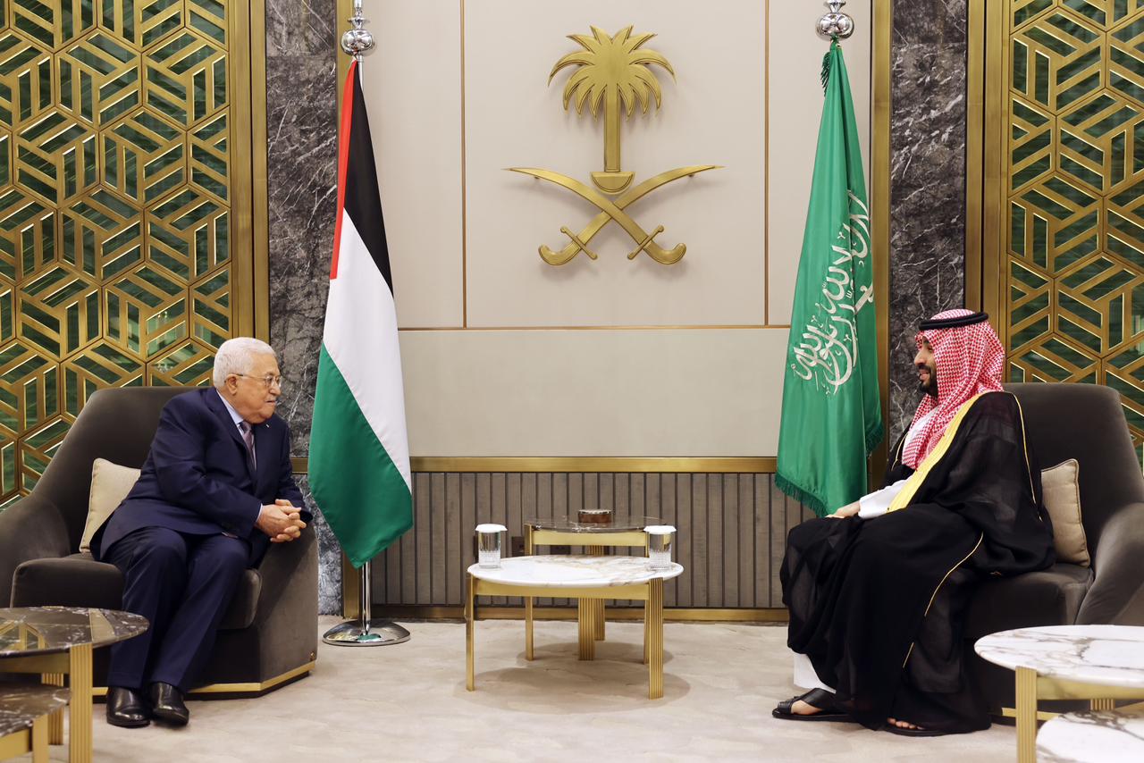 الرئيس يجتمع مع ولي العهد السعودي في جدة
