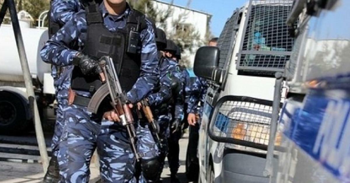 الشرطة تكشف ملابسات جريمة السطو المسلح على محل لبيع الذهب جنوب الخليل
