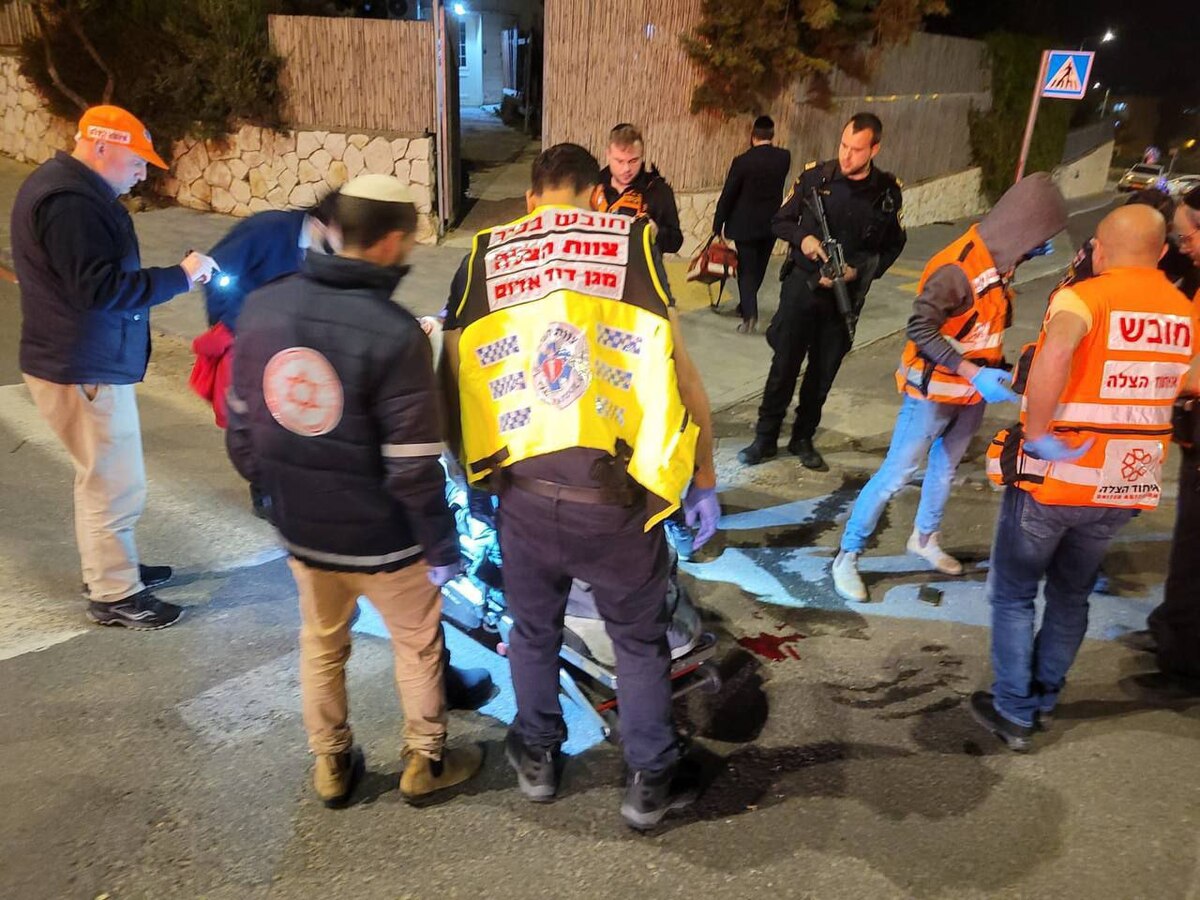 حالته خطيرة.. قوات الاحتلال تصيب شابًا في القدس المحتلة
