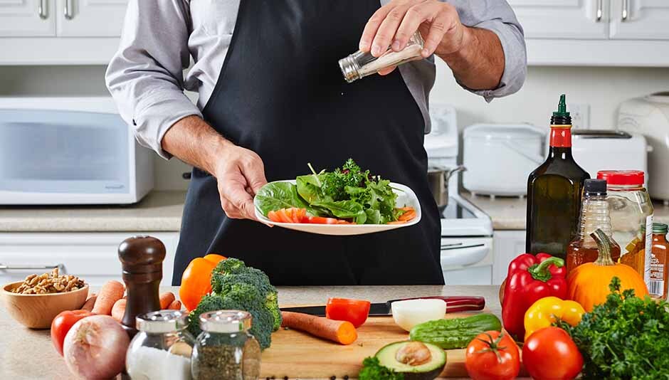 "حزمات الطهو"... ظاهرة لتوفير المال تلقى رواجاً متزايداً في فرنسا
