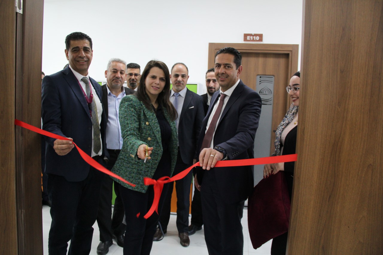 بنك فلسطين يساهم في إنشاء مختبر الدراسات العليا والبحث العلمي في جامعة فلسطين الأهلية ببيت لحم 

