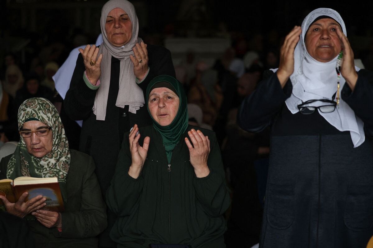مغادرة أول فوج من غزة لزيارة المسجد الأقصى
