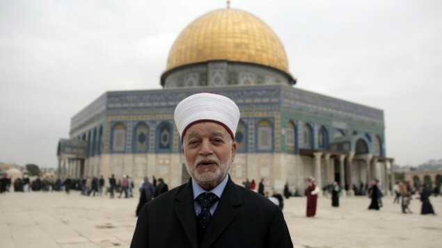 "المفتي العام" يدعو لتحري هلال رمضان بعد غروب شمس الثلاثاء المقبل
