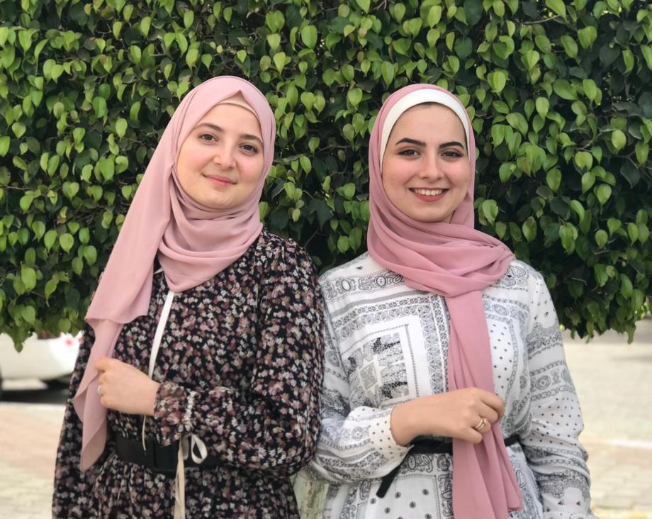 خريجتان من غزة تقدمان مشروعًا للأطفال المغتربين  ! 

