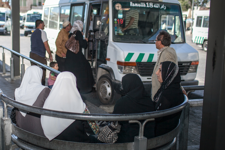 صوت| مقدسيون يطالبون بعودة انتظام عمل "باصات" خط القدس رام الله

