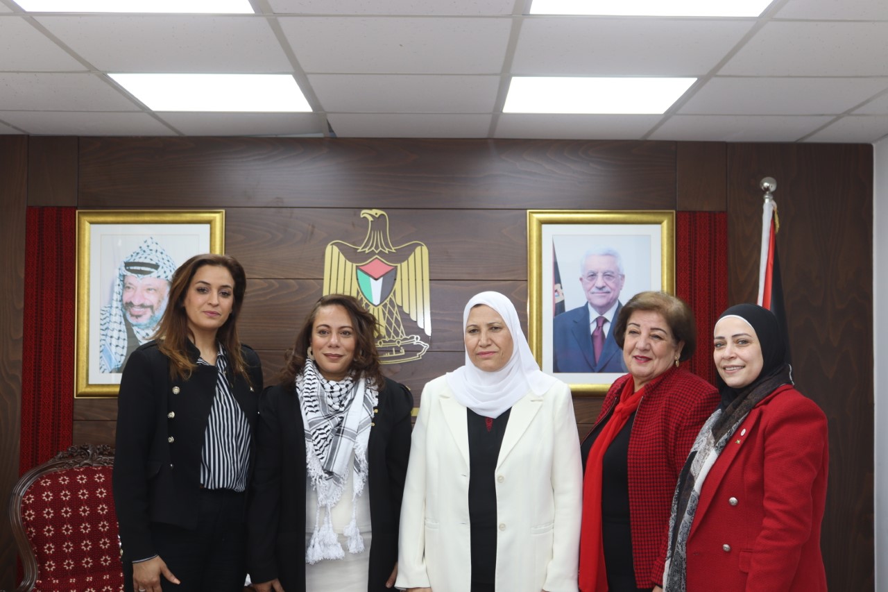 حمد تلتقي وزيرة شؤون المرأة التونسية السابقة 